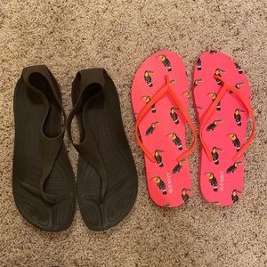 Lot of 5! Crocs brown thong water shoe with straps + 4 flip flops size 10 Woman